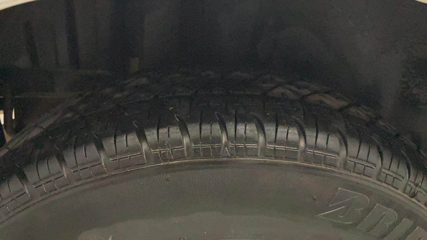 2013 Maruti Swift VXI, Petrol, Manual, 79,274 km, Right Rear Tyre Tread