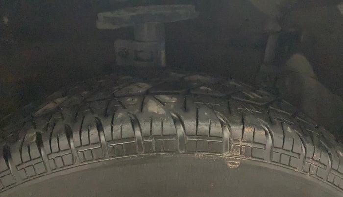 2013 Maruti Swift VXI, Petrol, Manual, 79,274 km, Right Front Tyre Tread