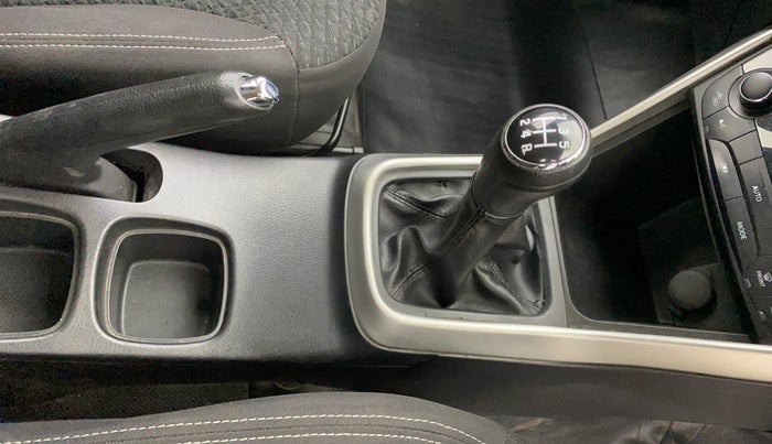 2016 Maruti S Cross ZETA 1.3, Diesel, Manual, 1,11,047 km, Gear Lever
