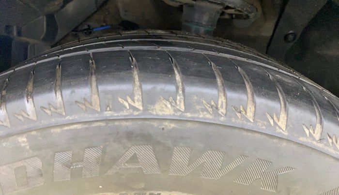 2016 Maruti S Cross ZETA 1.3, Diesel, Manual, 1,11,047 km, Left Front Tyre Tread