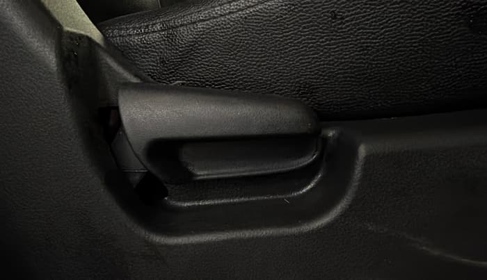 2014 Maruti Wagon R 1.0 LXI CNG, CNG, Manual, 58,380 km, Driver Side Adjustment Panel