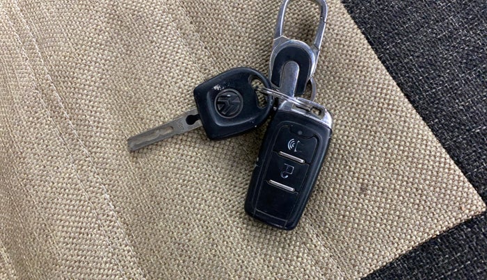 2012 Volkswagen Polo TRENDLINE 1.2L PETROL, Petrol, Manual, 87,331 km, Key Close Up