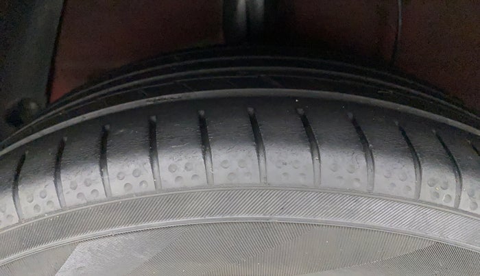 2014 Hyundai Xcent SX AT 1.2 (O), Petrol, Automatic, 99,948 km, Right Rear Tyre Tread