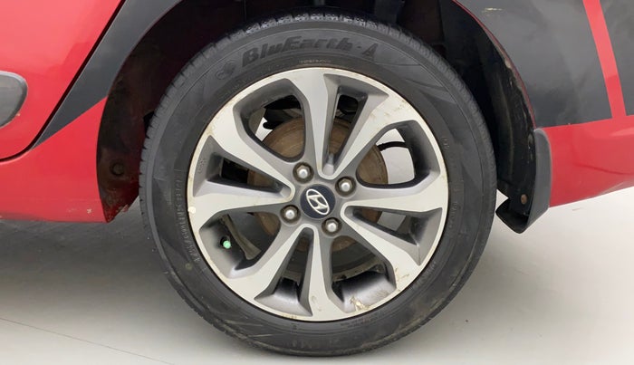 2014 Hyundai Xcent SX AT 1.2 (O), Petrol, Automatic, 99,948 km, Left Rear Wheel