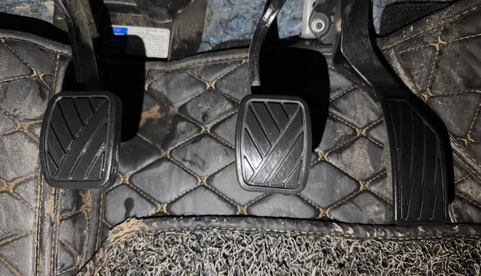 2021 Maruti Vitara Brezza LXI, Petrol, Manual, 28,727 km, Pedals