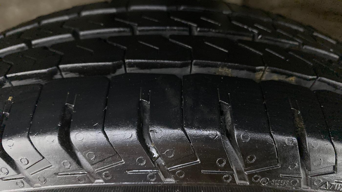 2011 Maruti OMNI E 8 STR, Petrol, Manual, 65,899 km, Left Front Tyre Tread