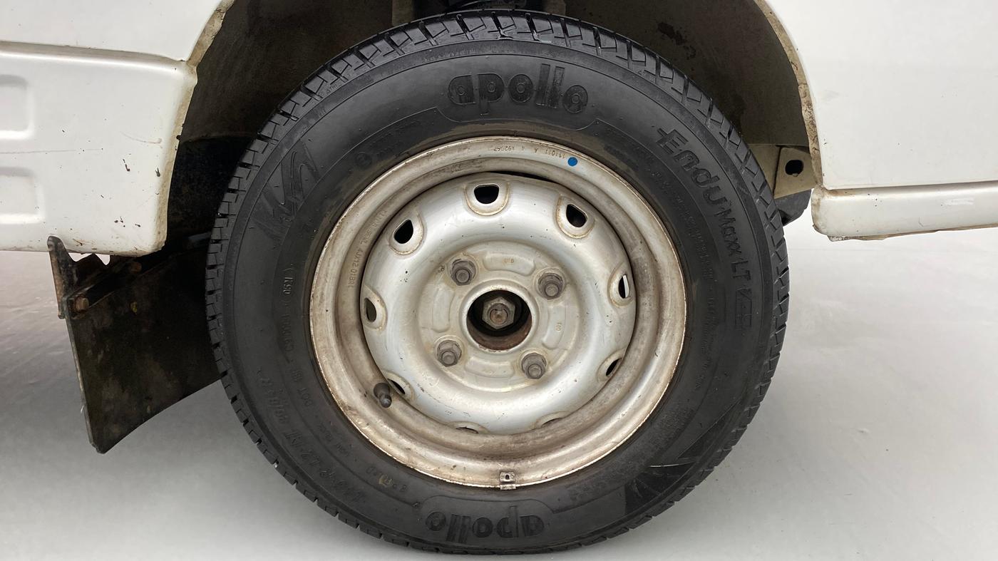 2011 Maruti OMNI E 8 STR, Petrol, Manual, 65,899 km, Right Front Wheel