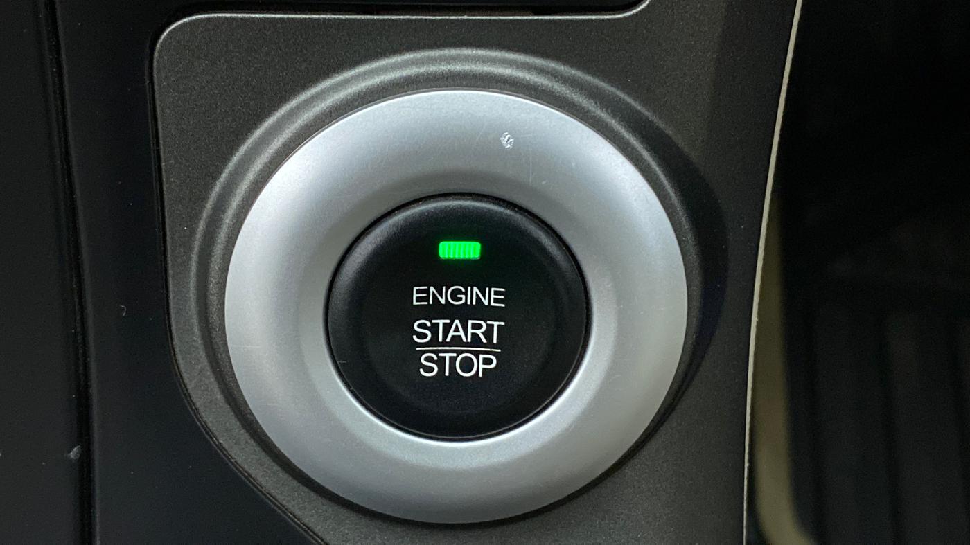 2017 Mahindra XUV500 W10 AT, Diesel, Automatic, 79,656 km, Keyless Start/ Stop Button