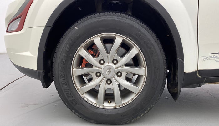 2017 Mahindra XUV500 W10 AT, Diesel, Automatic, 79,656 km, Left Front Wheel
