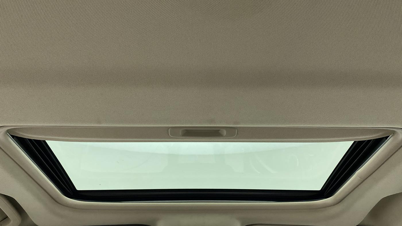 2017 Mahindra XUV500 W10 AT, Diesel, Automatic, 79,656 km, Moonroof/ Sunroof