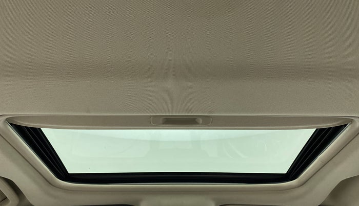 2017 Mahindra XUV500 W10 AT, Diesel, Automatic, 79,656 km, Moonroof/ Sunroof