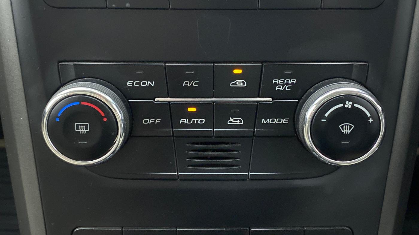 2017 Mahindra XUV500 W10 AT, Diesel, Automatic, 79,656 km, Automatic Climate Control