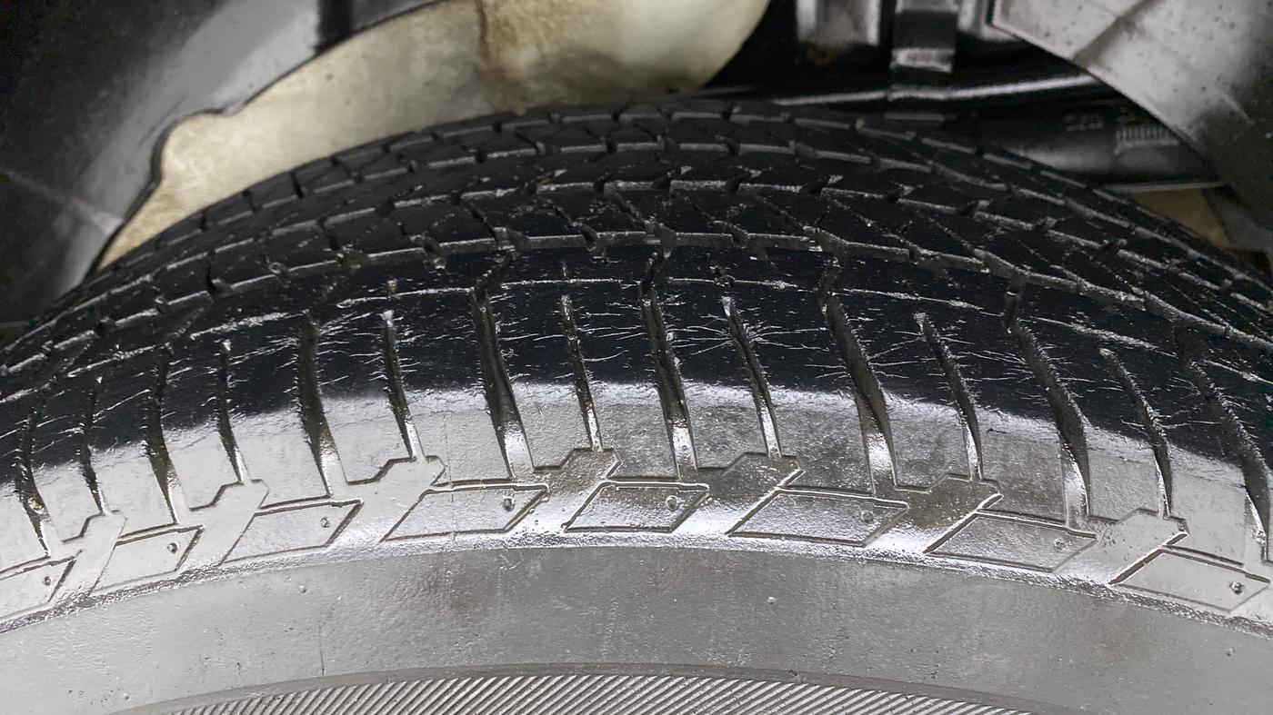2017 Mahindra XUV500 W10 AT, Diesel, Automatic, 79,656 km, Left Rear Tyre Tread