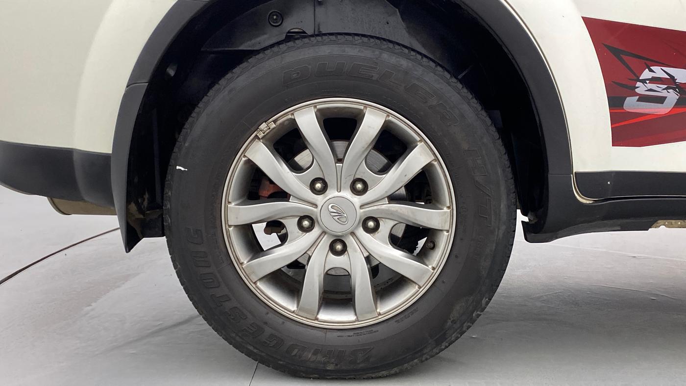 2017 Mahindra XUV500 W10 AT, Diesel, Automatic, 79,656 km, Right Rear Wheel