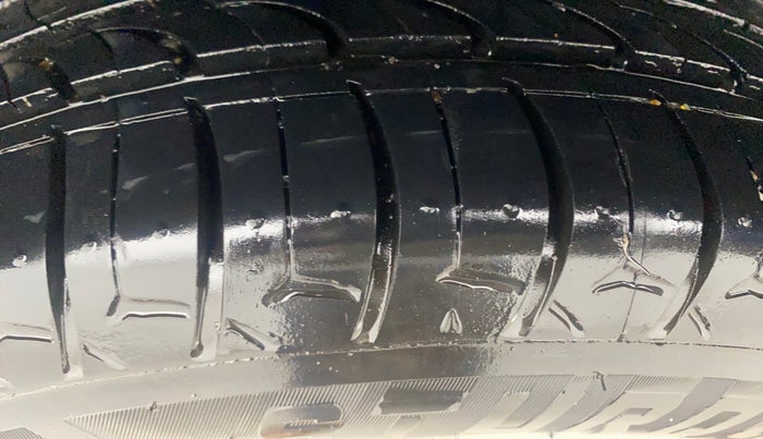 2018 Maruti Swift ZXI AMT, Petrol, Automatic, 92,888 km, Right Rear Tyre Tread