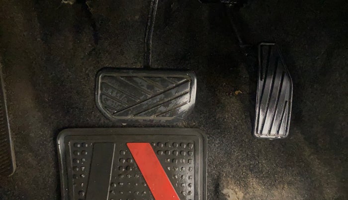 2018 Maruti Swift ZXI AMT, Petrol, Automatic, 92,888 km, Pedals