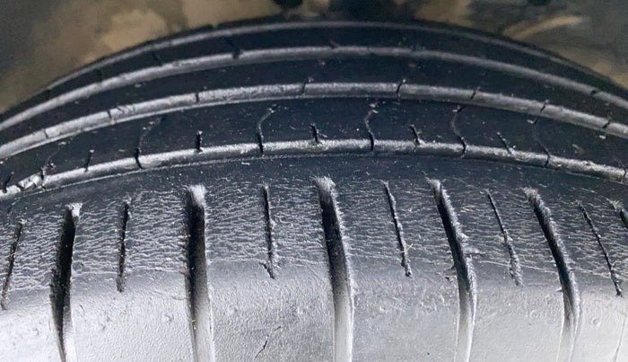 2015 Maruti Baleno ALPHA 1.2 K12, Petrol, Manual, 65,854 km, Right Front Tyre Tread