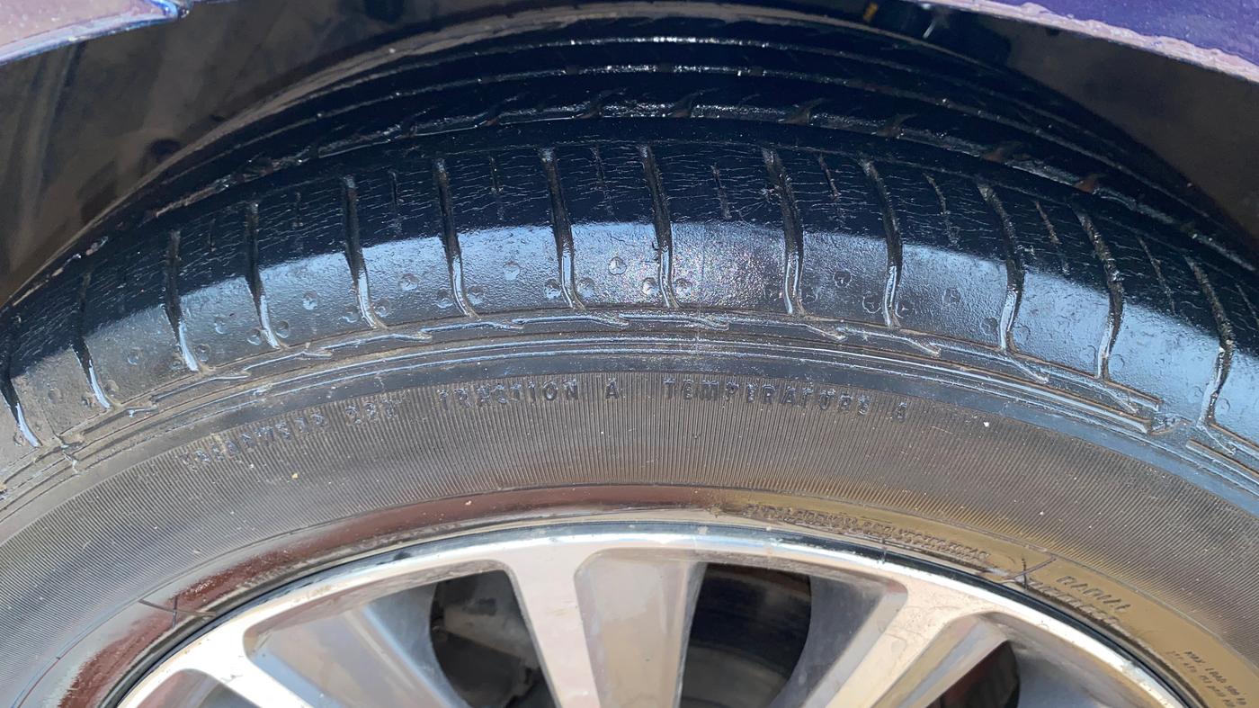 2022 Maruti Ciaz ALPHA  AT 1.5 SHVS PETROL, Petrol, Automatic, 71,006 km, Left Front Tyre Tread