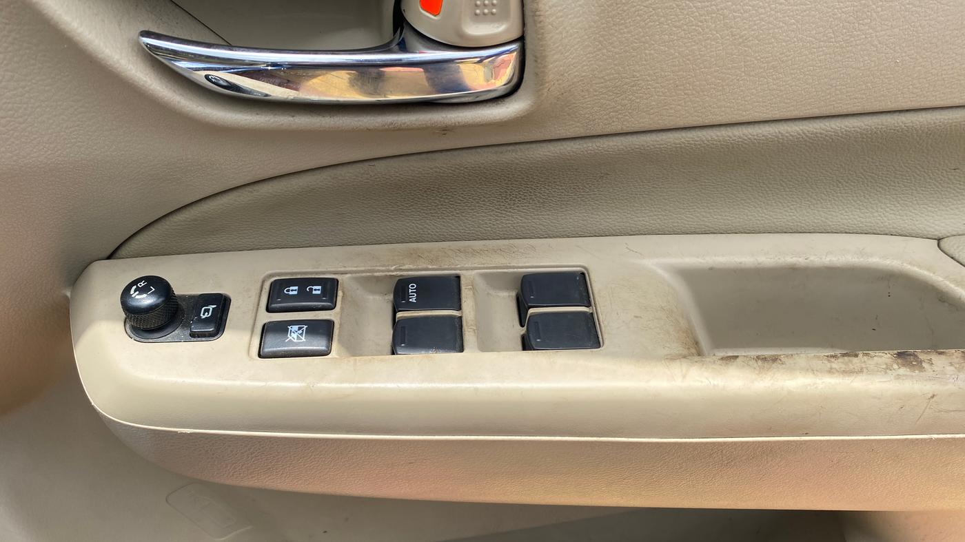 2022 Maruti Ciaz ALPHA  AT 1.5 SHVS PETROL, Petrol, Automatic, 71,006 km, Driver Side Door Panels Control