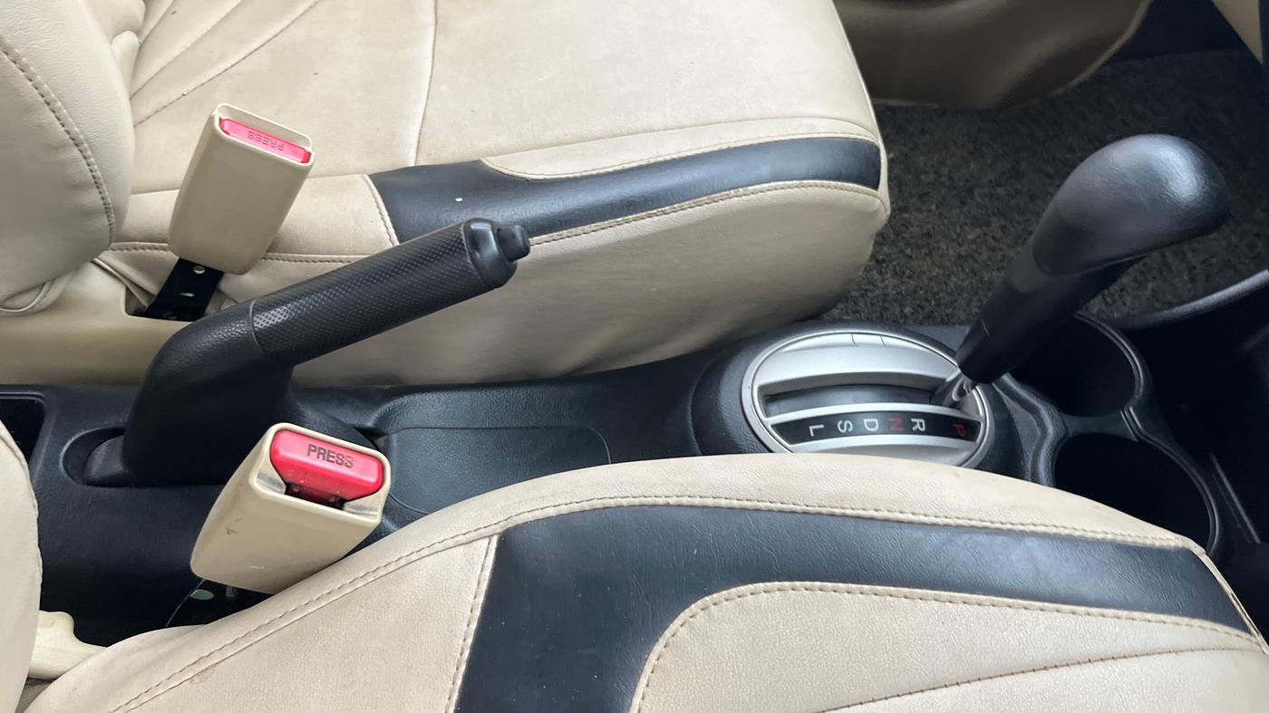 2016 Honda Amaze 1.2L I-VTEC VX AT, Petrol, Automatic, 1,34,808 km, Gear Lever