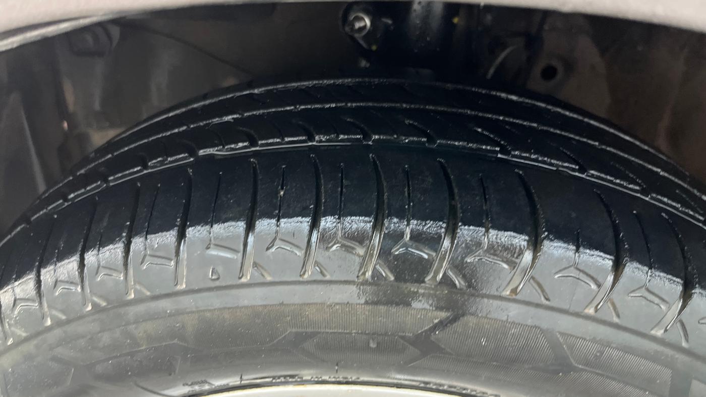 2016 Honda Amaze 1.2L I-VTEC VX AT, Petrol, Automatic, 1,34,808 km, Left Front Tyre Tread