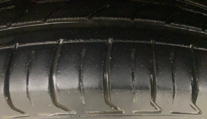 2013 Hyundai i20 SPORTZ 1.4 CRDI, Diesel, Manual, 97,138 km, Left Front Tyre Tread