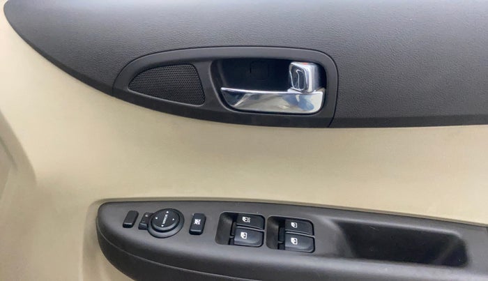 2013 Hyundai i20 SPORTZ 1.4 CRDI, Diesel, Manual, 97,138 km, Driver Side Door Panels Control