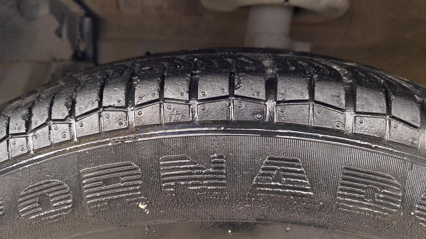 2015 Maruti Swift Dzire VXI, Petrol, Manual, 23,028 km, Left Front Tyre Tread