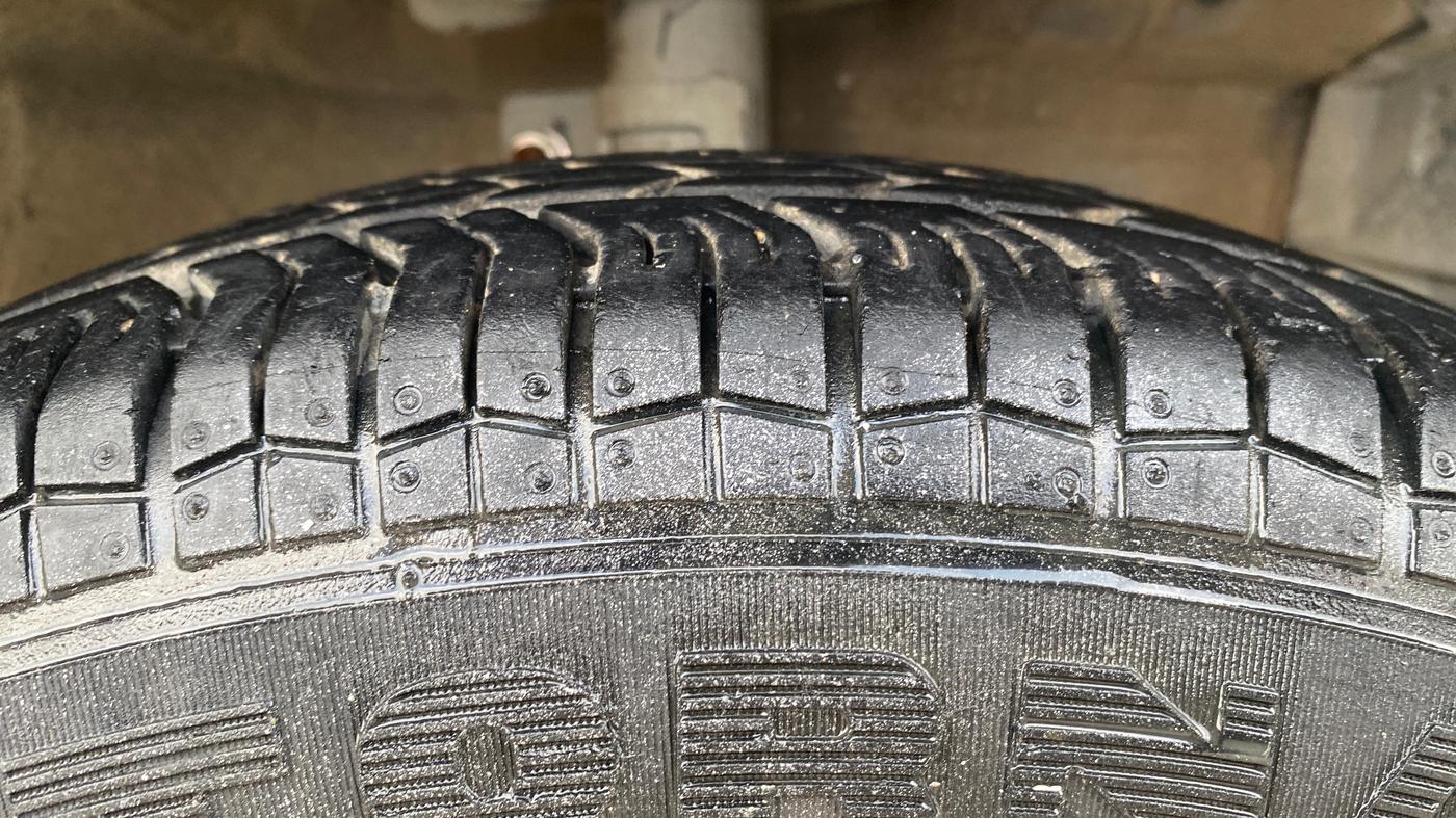 2015 Maruti Swift Dzire VXI, Petrol, Manual, 23,028 km, Right Front Tyre Tread