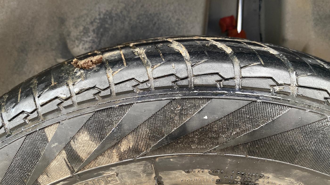 2015 Maruti Swift Dzire VXI, Petrol, Manual, 23,028 km, Left Rear Tyre Tread