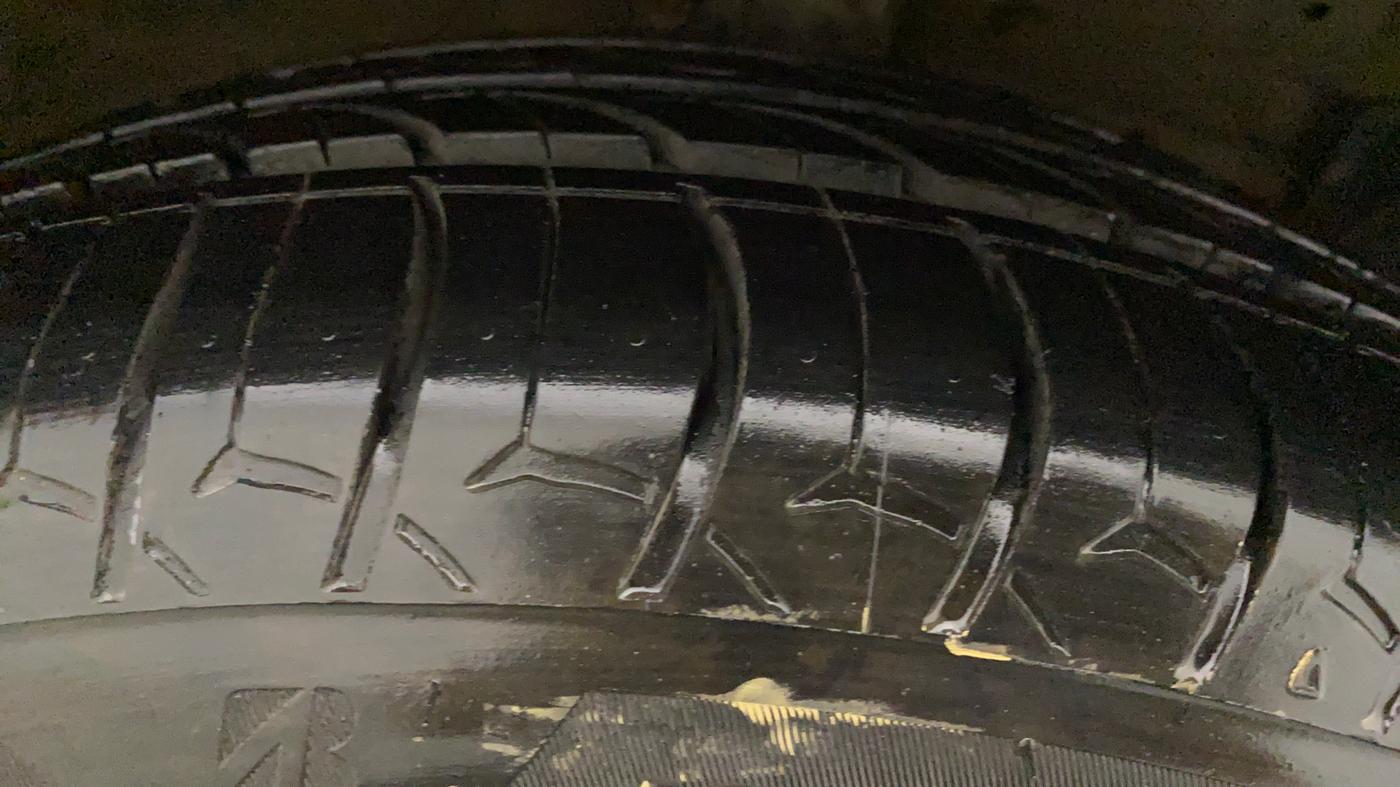 2015 Maruti Ciaz ZXI, CNG, Manual, 49,657 km, Left Rear Tyre Tread