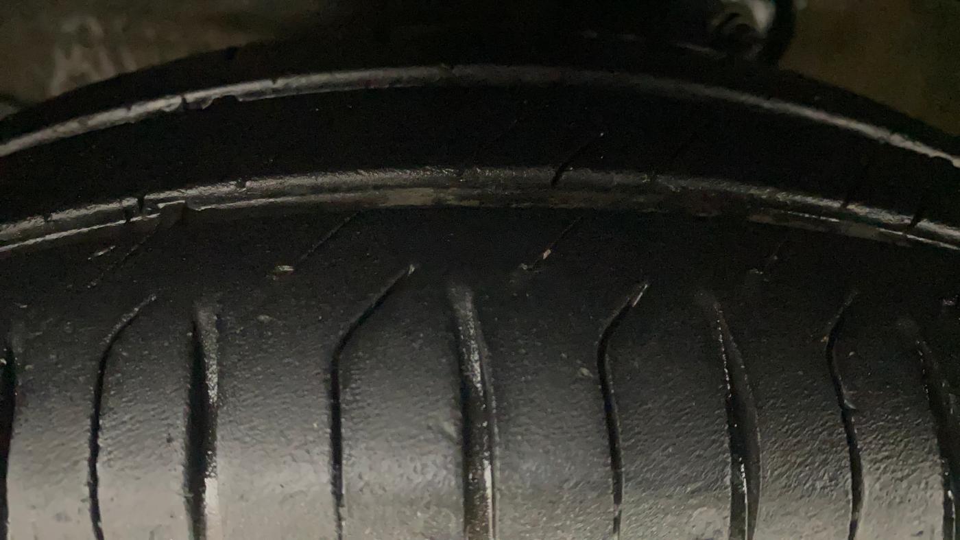 2012 Maruti A Star VXI (ABS) AT, Petrol, Automatic, 60,822 km, Left Front Tyre Tread