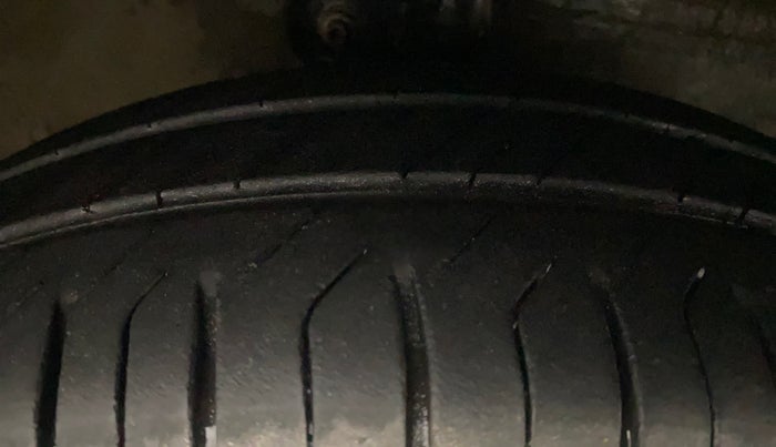 2012 Maruti A Star VXI (ABS) AT, Petrol, Automatic, 60,822 km, Right Front Tyre Tread