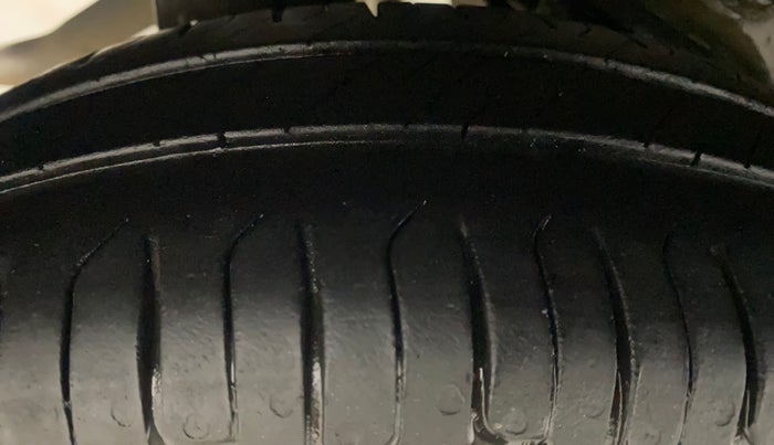 2012 Maruti A Star VXI (ABS) AT, Petrol, Automatic, 60,822 km, Right Rear Tyre Tread