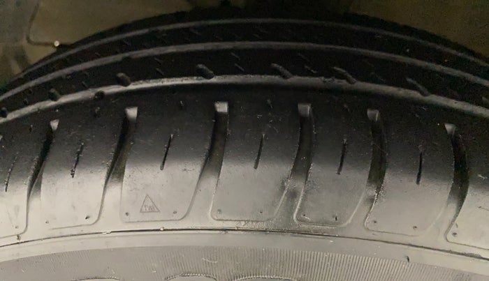 2020 Maruti Dzire VXI, Petrol, Manual, 62,415 km, Left Front Tyre Tread