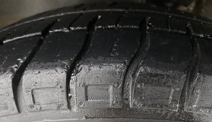 2017 Maruti Alto 800 VXI, Petrol, Manual, 37,743 km, Left Front Tyre Tread