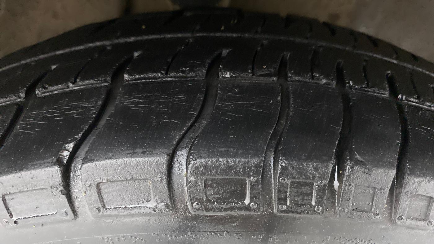 2017 Maruti Alto 800 VXI, Petrol, Manual, 37,743 km, Right Front Tyre Tread