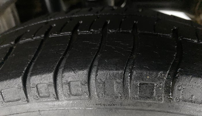 2017 Maruti Alto 800 VXI, Petrol, Manual, 37,743 km, Left Rear Tyre Tread