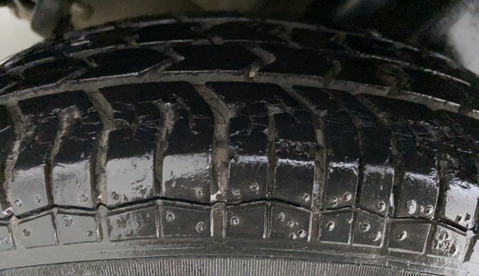 2013 Maruti Swift Dzire VXI, Petrol, Manual, 43,009 km, Right Rear Tyre Tread