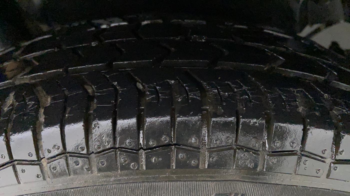 2013 Maruti Swift Dzire VXI, Petrol, Manual, 43,009 km, Left Front Tyre Tread