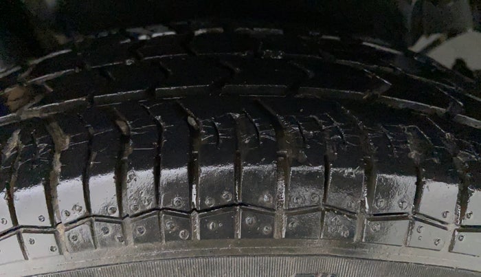 2013 Maruti Swift Dzire VXI, Petrol, Manual, 43,009 km, Left Front Tyre Tread
