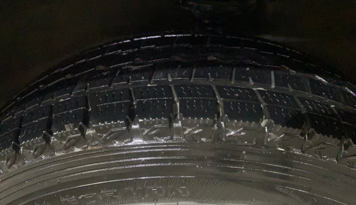 2014 Maruti Alto 800 LXI, Petrol, Manual, 37,386 km, Left Front Tyre Tread
