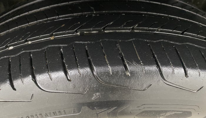 2023 Maruti FRONX ALPHA 1.0L TURBO 6 AT DUAL TONE, Petrol, Automatic, 33,999 km, Right Rear Tyre Tread