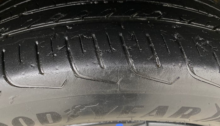 2023 Maruti FRONX ALPHA 1.0L TURBO 6 AT DUAL TONE, Petrol, Automatic, 33,999 km, Right Front Tyre Tread