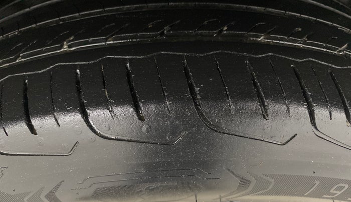 2023 Maruti FRONX ALPHA 1.0L TURBO 6 AT DUAL TONE, Petrol, Automatic, 33,999 km, Left Rear Tyre Tread