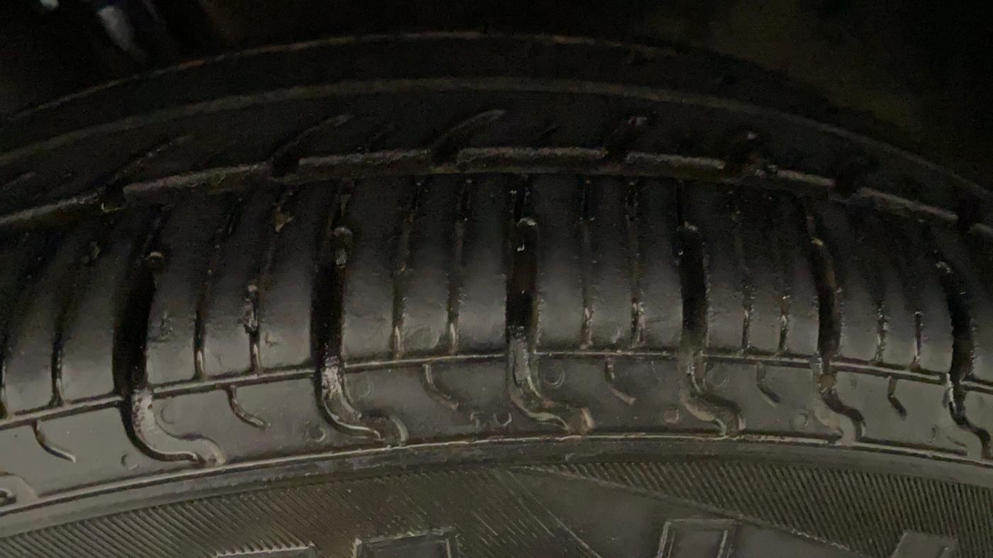 2017 Renault Kwid CLIMBER 1.0 AMT, Petrol, Automatic, 67,625 km, Left Rear Tyre Tread