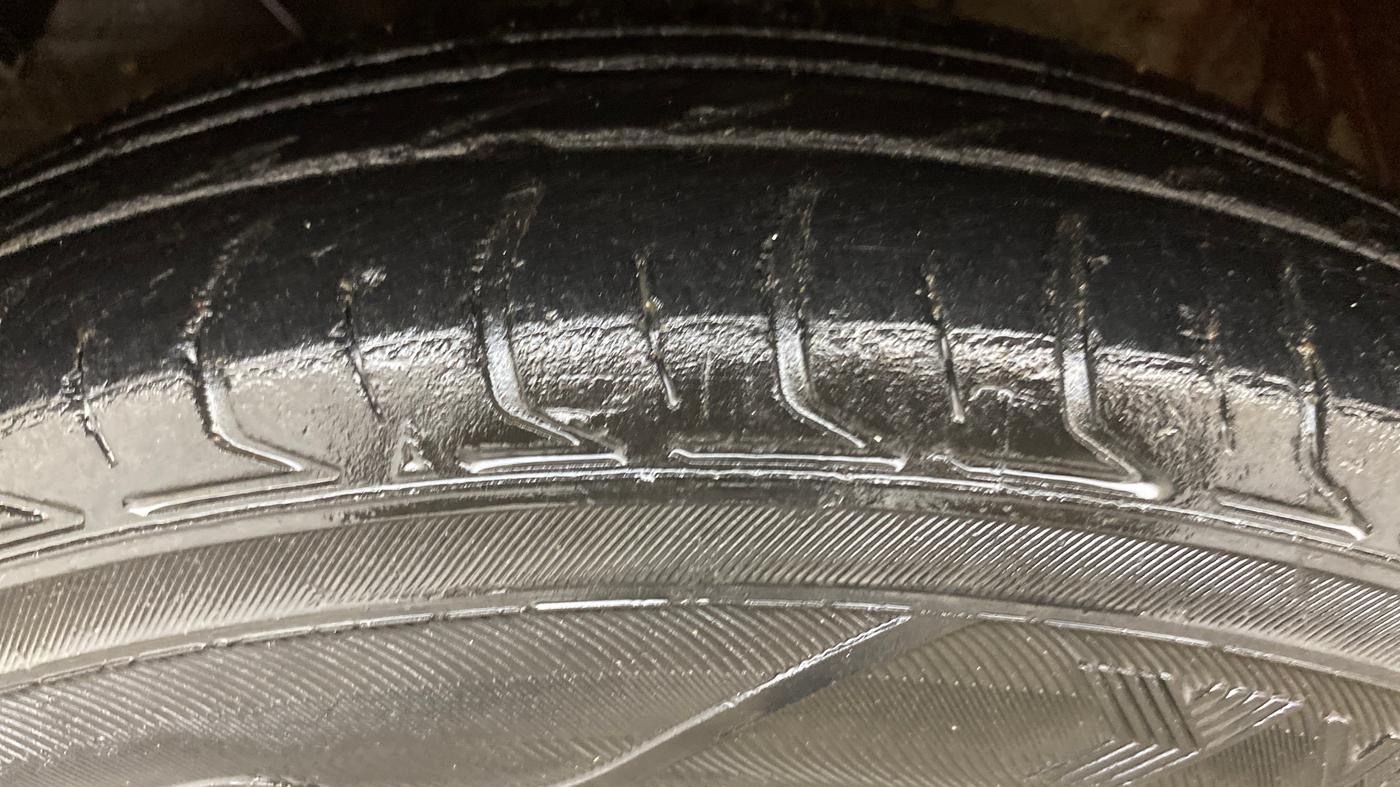 2018 Maruti Swift VDI AMT, Diesel, Automatic, 97,354 km, Left Front Tyre Tread