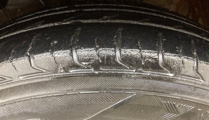 2018 Maruti Swift VDI AMT, Diesel, Automatic, 97,354 km, Left Front Tyre Tread