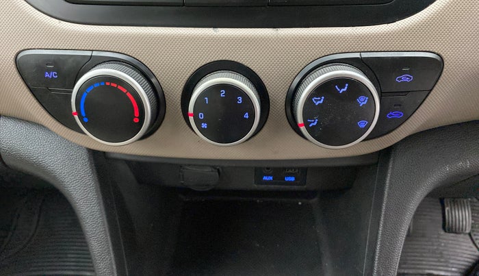2013 Hyundai Grand i10 SPORTZ 1.2 KAPPA VTVT, Petrol, Manual, 67,372 km, AC Unit - Minor issue in the heater switch