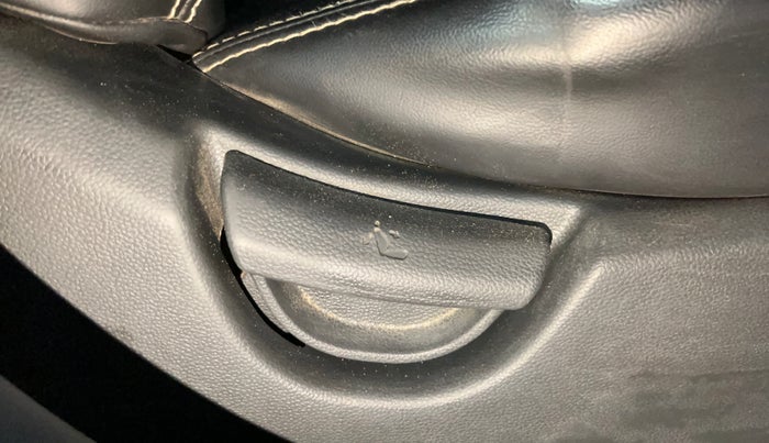 2017 Hyundai Grand i10 MAGNA 1.2 KAPPA VTVT, Petrol, Manual, 87,981 km, Driver Side Adjustment Panel